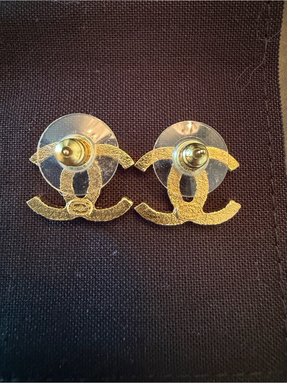CHANEL Gold CC earrings. - Picture 2 of 4